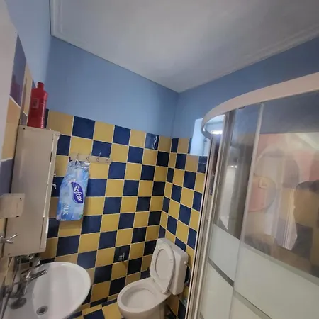 Happy House ليكسوري